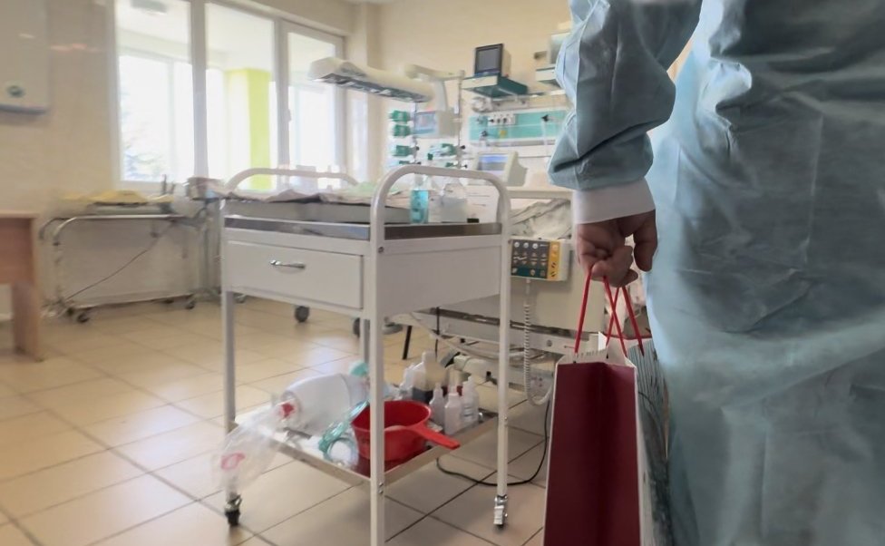 Игорь Кастюкевич посетил два лечебных учреждения республики Крым, где в настоящее время проходят лечение жители Бехтер, пострадавшие в результате обстрела школы со стороны ВСУ