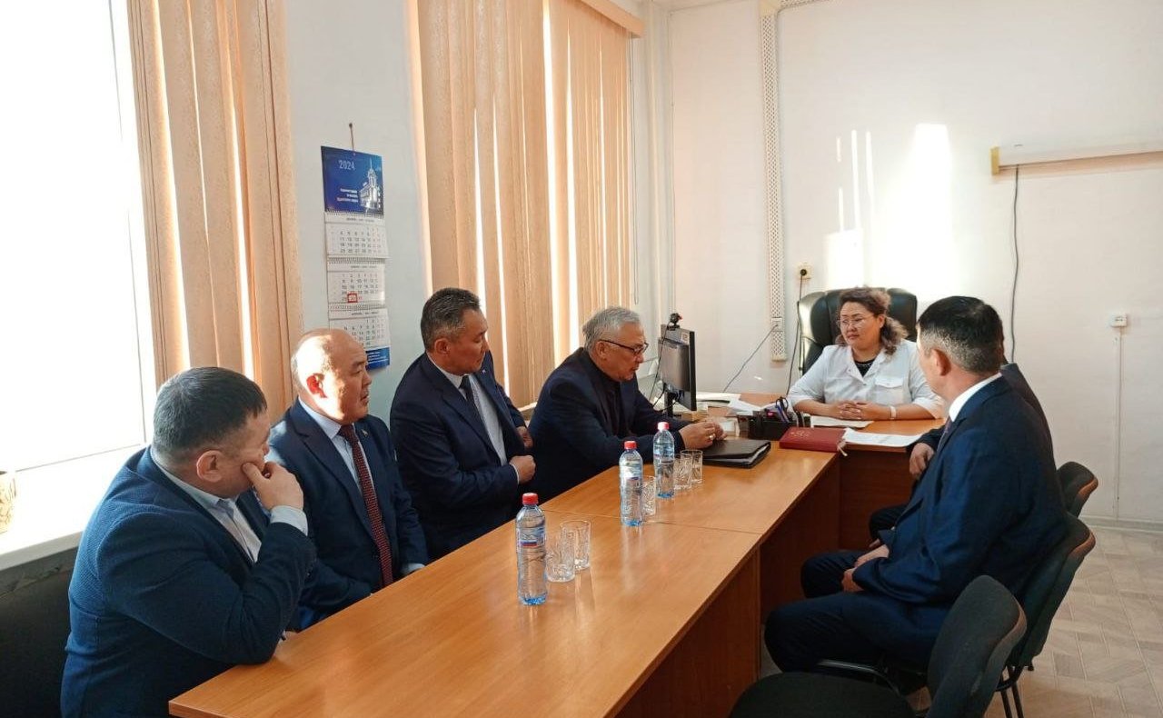 Баир Жамсуев в ходе рабочей поездки в регион посетил Дульдургинский район