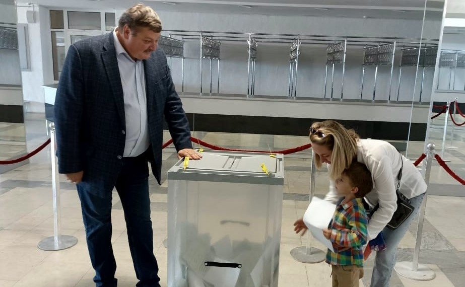 Сергей Колбин посетил в Севастополе участки для голосования на референдуме для жителей ДНР, ЛНР, Запорожской и Херсонской областей