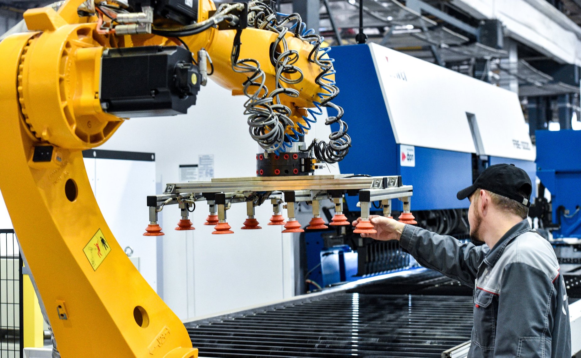 Сенаторы ознакомились с предприятием по производству лифтового оборудования акционерного общества «Щербинский лифтостроительный завод»