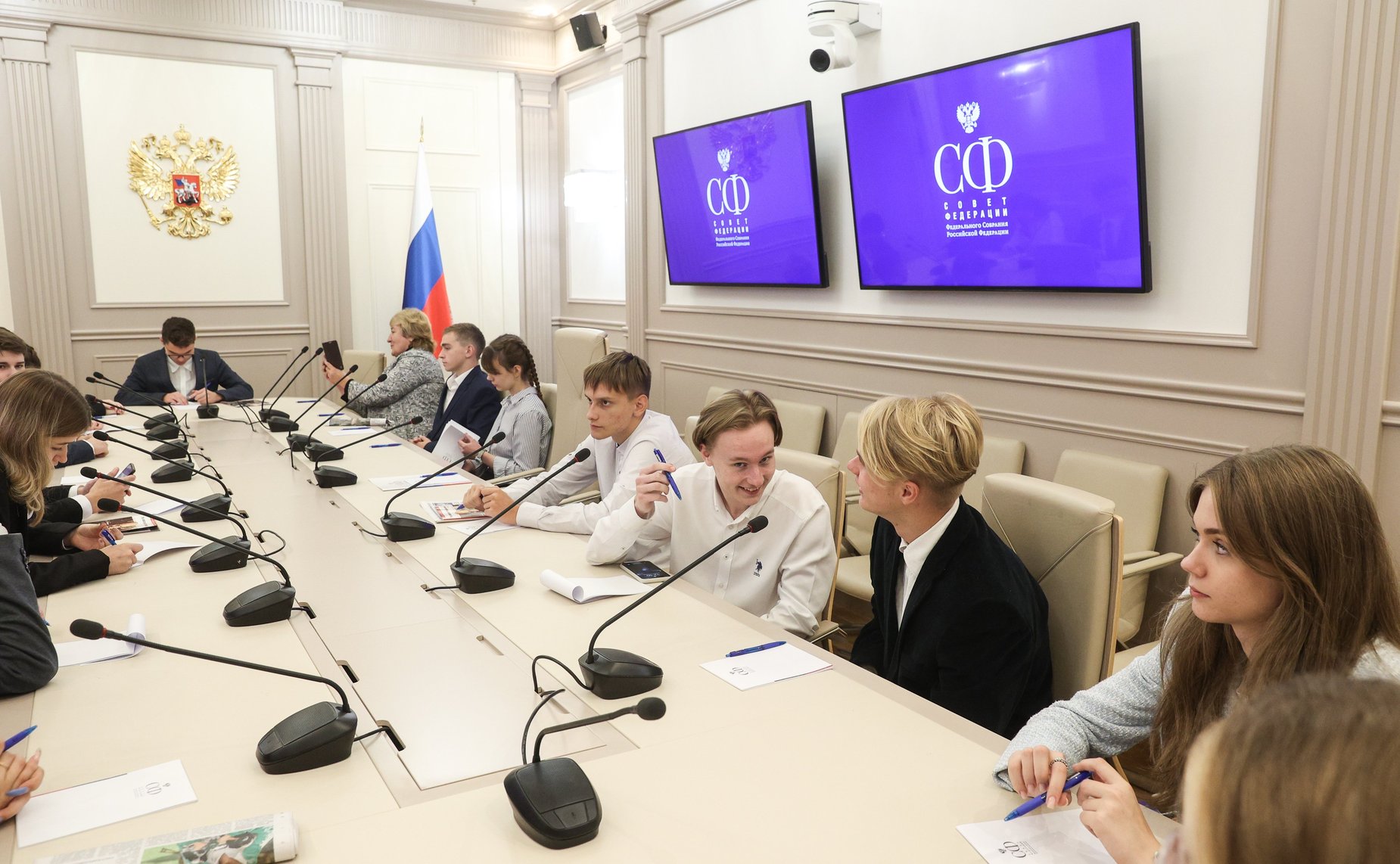 Встреча председателя Комитета по бюджету и финансовым рынкам Анатолия Артамонова с учащимися МБОУ Лицей №9 им. К.Э. Циолковского Калужской области