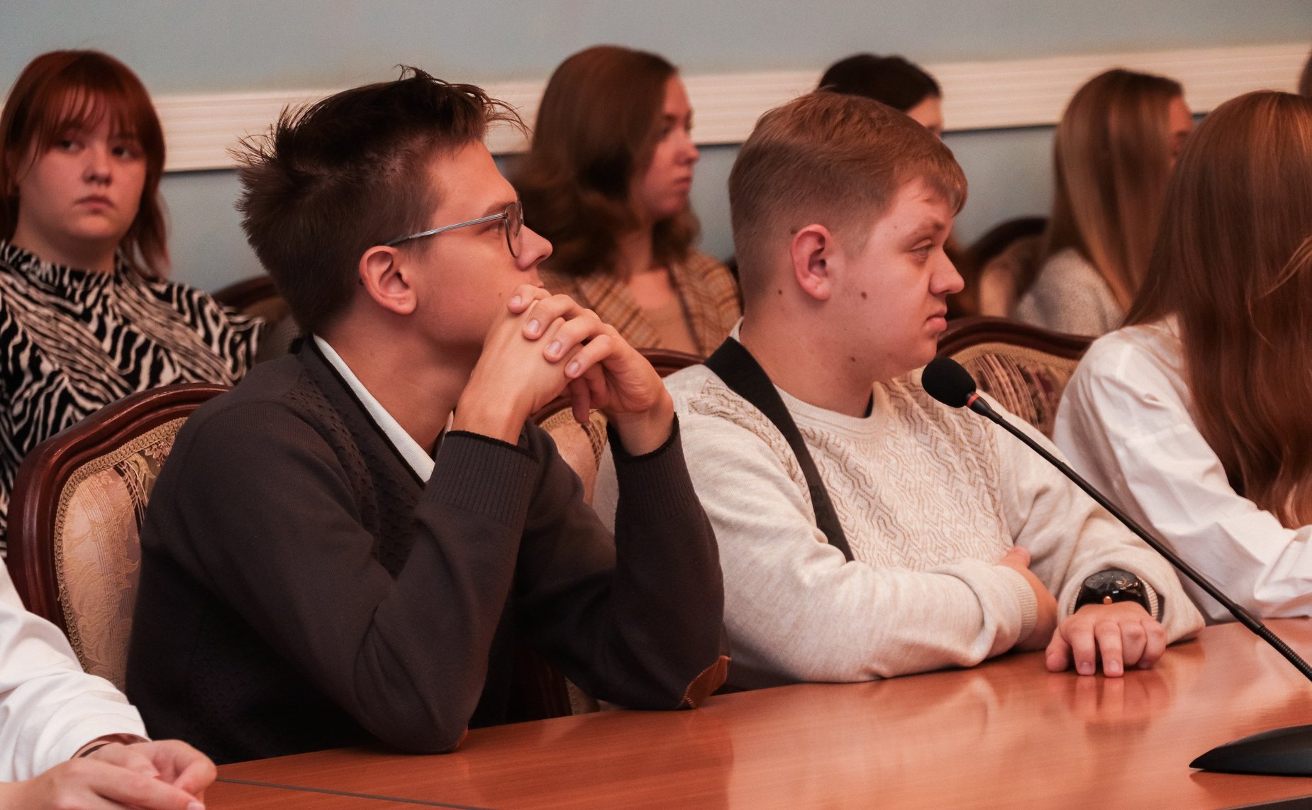 Юрий Воробьев провел встречу с представителями студенческих сообществ и объединений региона на тему «Мир сегодня»