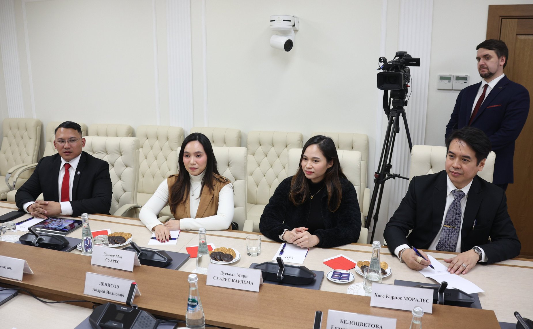 Встреча первого заместителя председателя Комитета СФ по международным делам Андрея Денисова с заместителем Председателя Комитета по обороне Конгресса Республики Филиппины Дрикси Мэй Суарес Кардемой