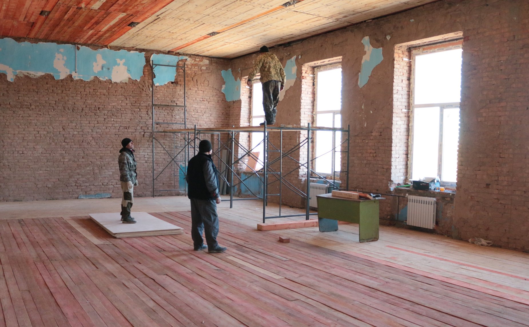 Александр Жуков в ходе поездки в регион посетил Ширинский район