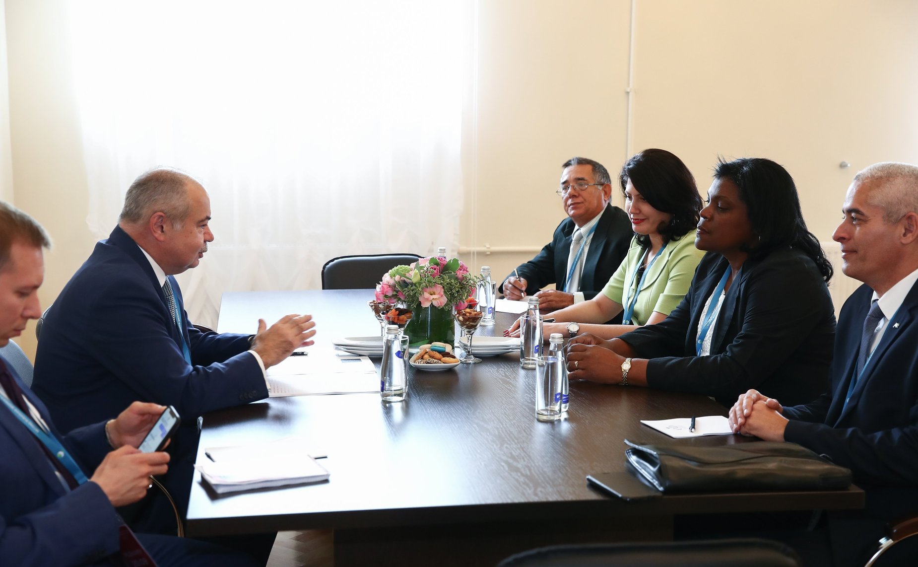 Встреча И. Умаханова с заместителем Председателя Госсовета Республики Куба Беатрис Джонсон Уррутия