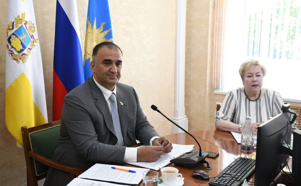 Заместитель председателя Комитета СФ по социальной политике Мохмад Ахмадов провел выездное совещание по вопросу мониторинга реализации положений Федерального закона, направленного на гармонизацию законодательства о спорте