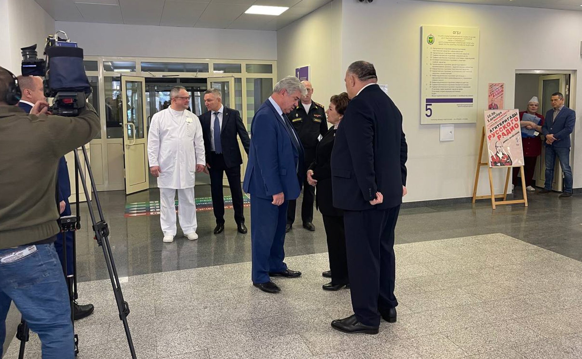 Сенаторы посетили военный госпиталь и вручили награды участникам СВО