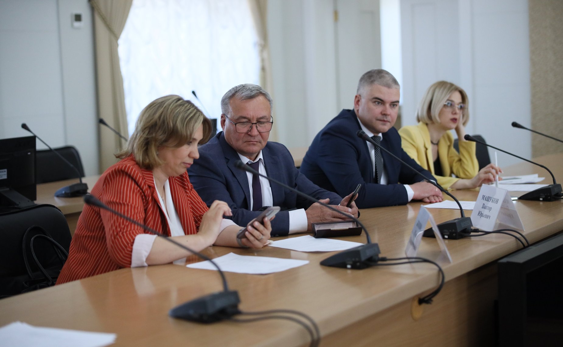 Баир Жамсуев и Сергей Михайлов провели совещание, на котором обсудили вопросы строительства школ и детских садов в регионе