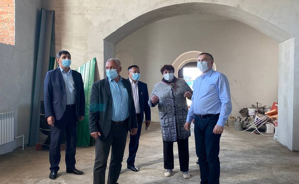 Александр Варфоломеев посетил социальные объекты в селах Республики Бурятия