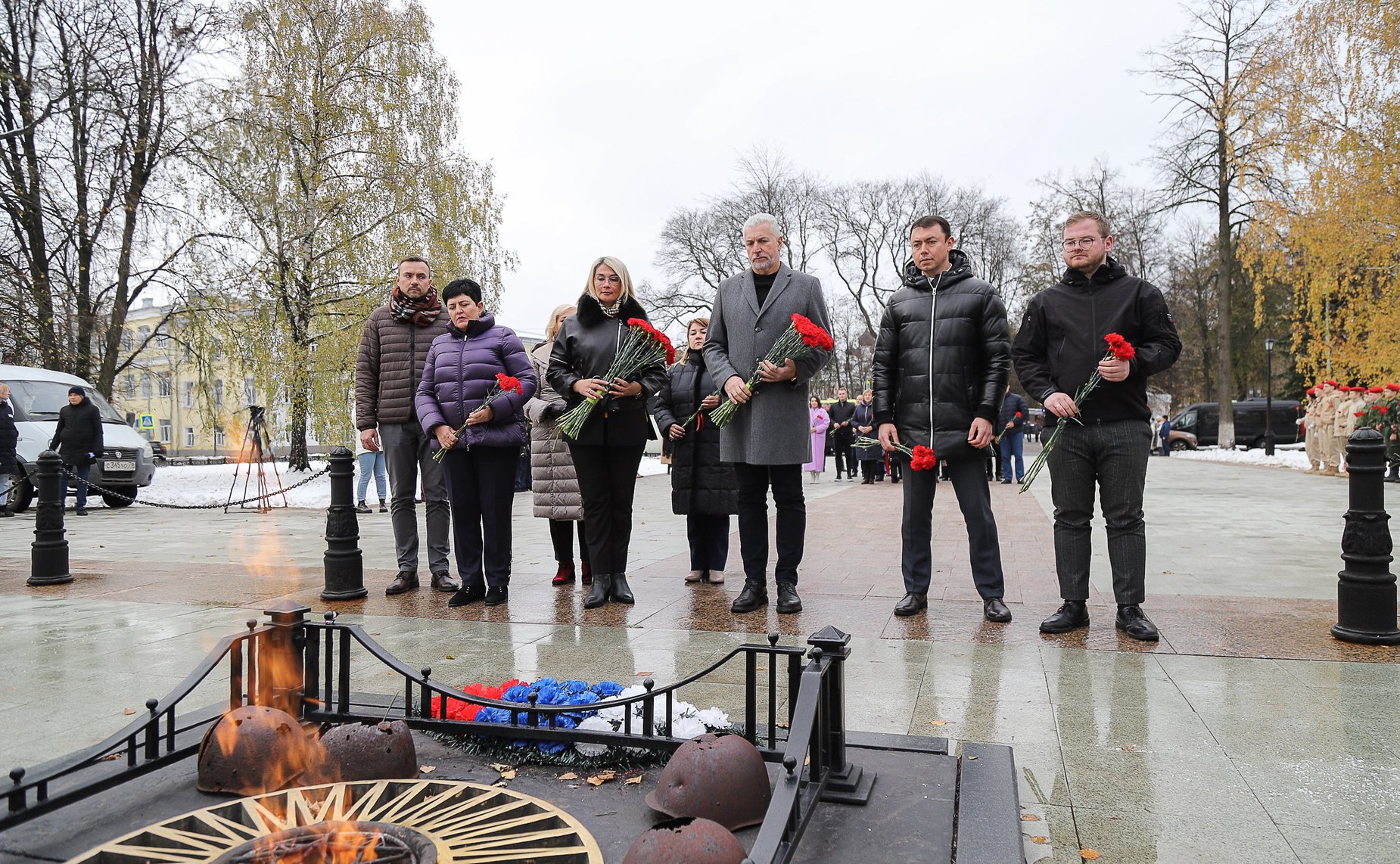 Российские и белорусские парламентарии возложили цветы к Вечному огню в Ярославле и почтили память погибших в годы Великой Отечественной войны