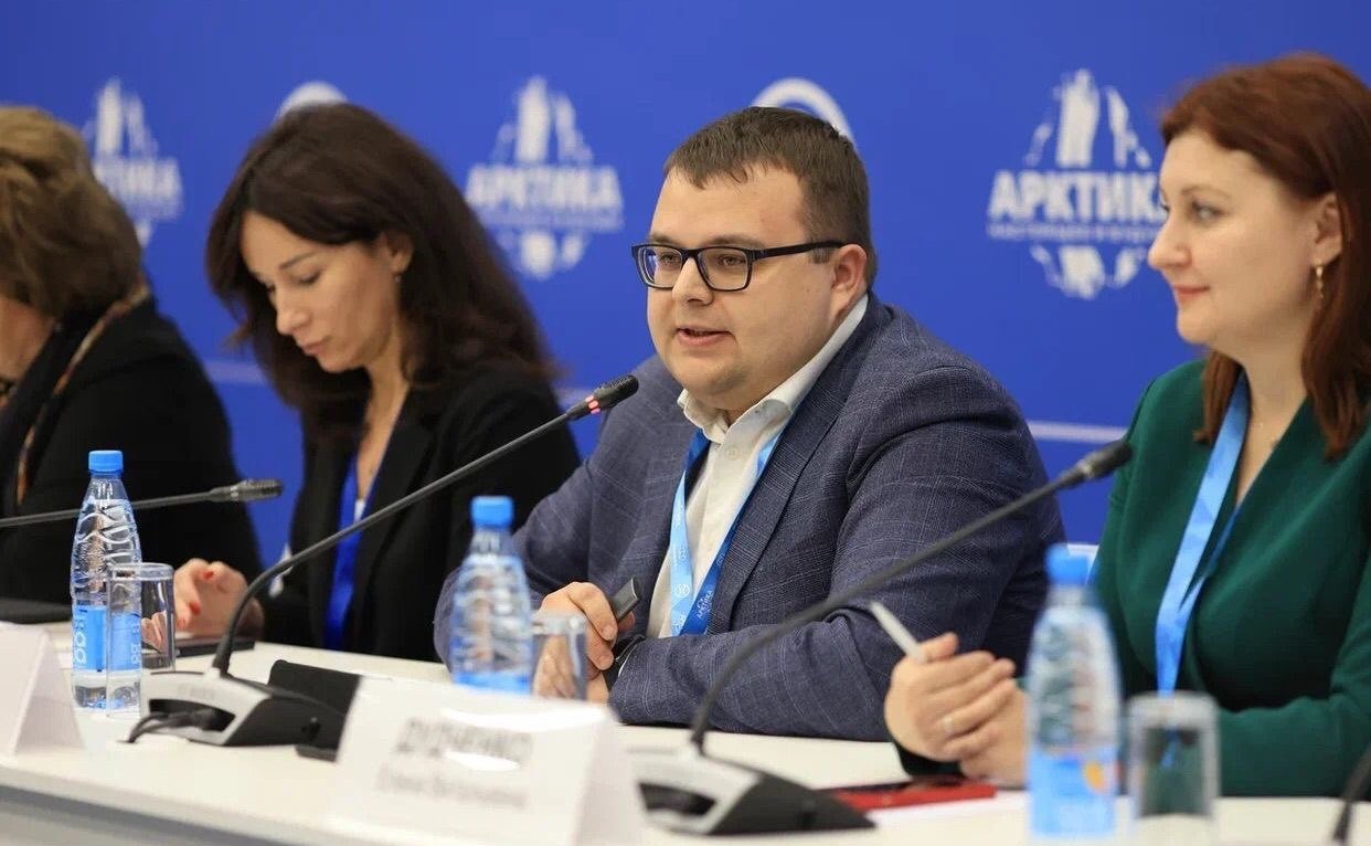 Андрей Хапочкин провел заседание сессии «Homo Arcticus: социальная и демографическая политика в АЗРФ в рамках международного форума «Арктика: настоящее и будущее»