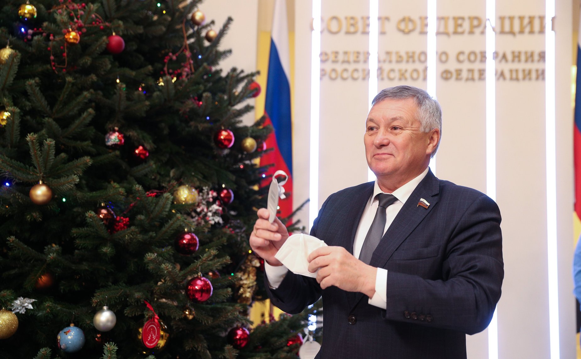 Сергей Михайлов принял участие во Всероссийской акции «Елка желаний», которая проходит в Совете Федерации