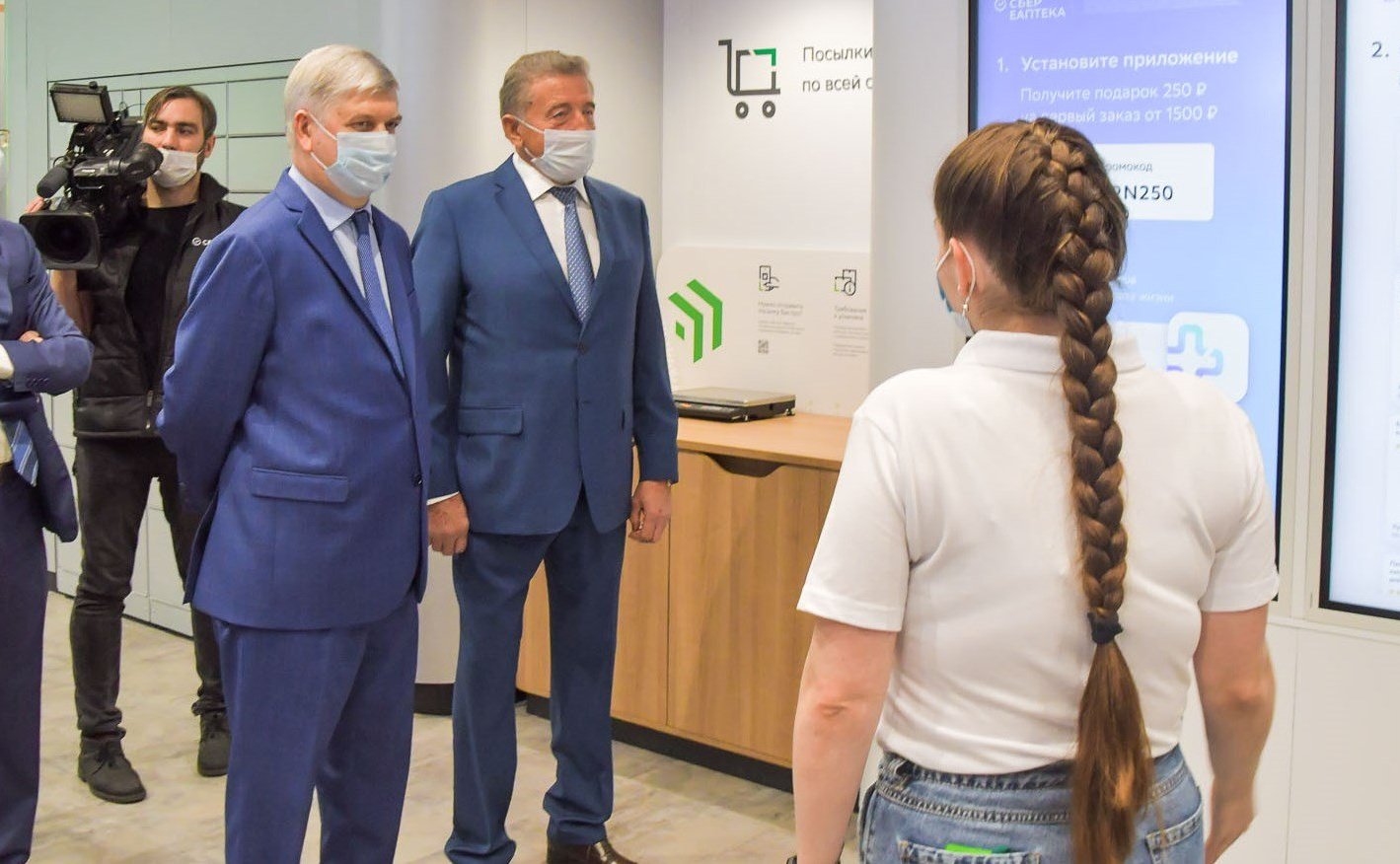 Сергей Лукин совместно с губернатором Воронежской области Александром Гусевым принял участие в открытии первого флагманского офиса нового формата одного из ведущих банков страны