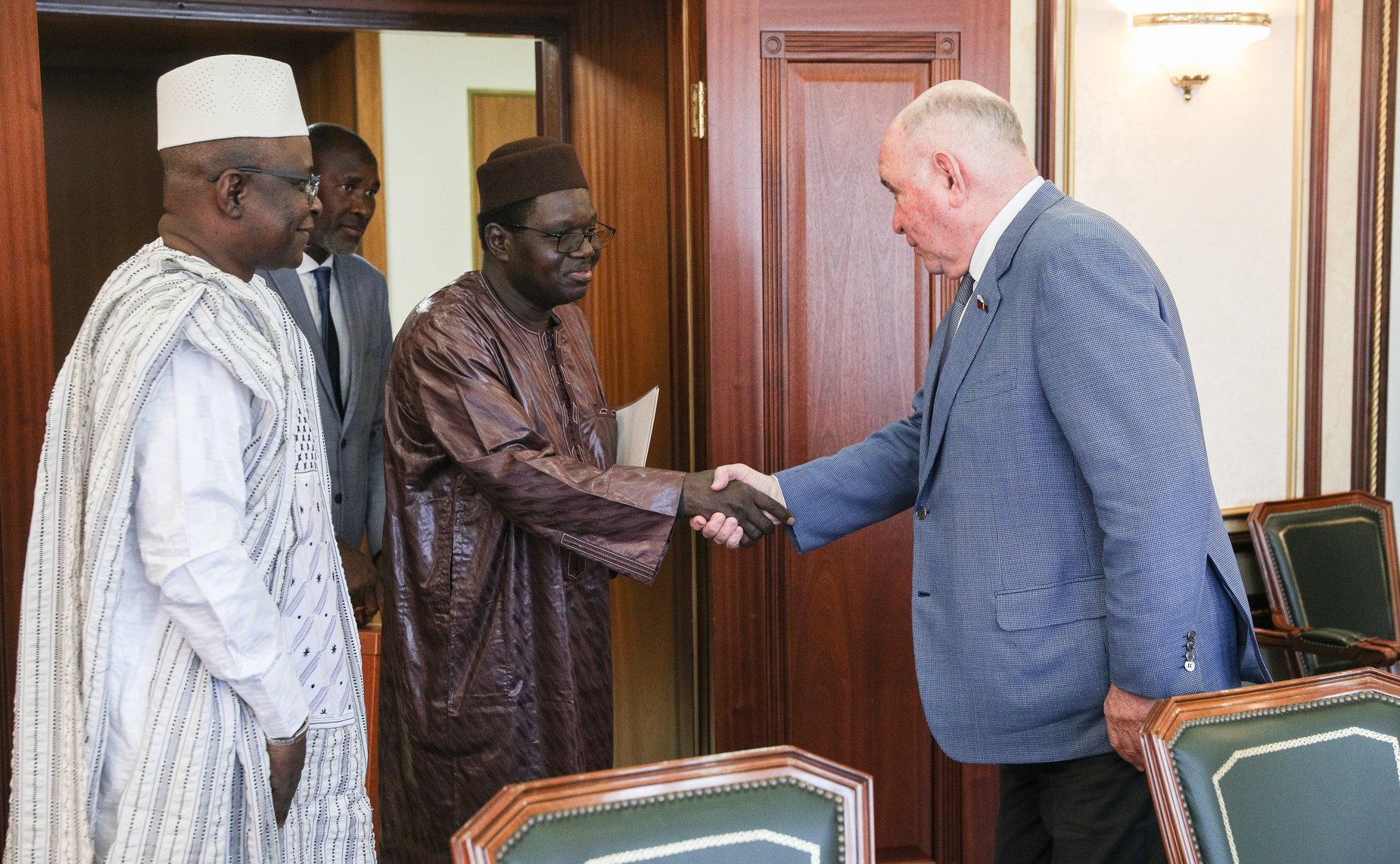 Встреча председателя Комитета СФ по международным делам Григория Карасина с Чрезвычайным и Полномочным Послом Республики Мали в РФ Х. Самаке