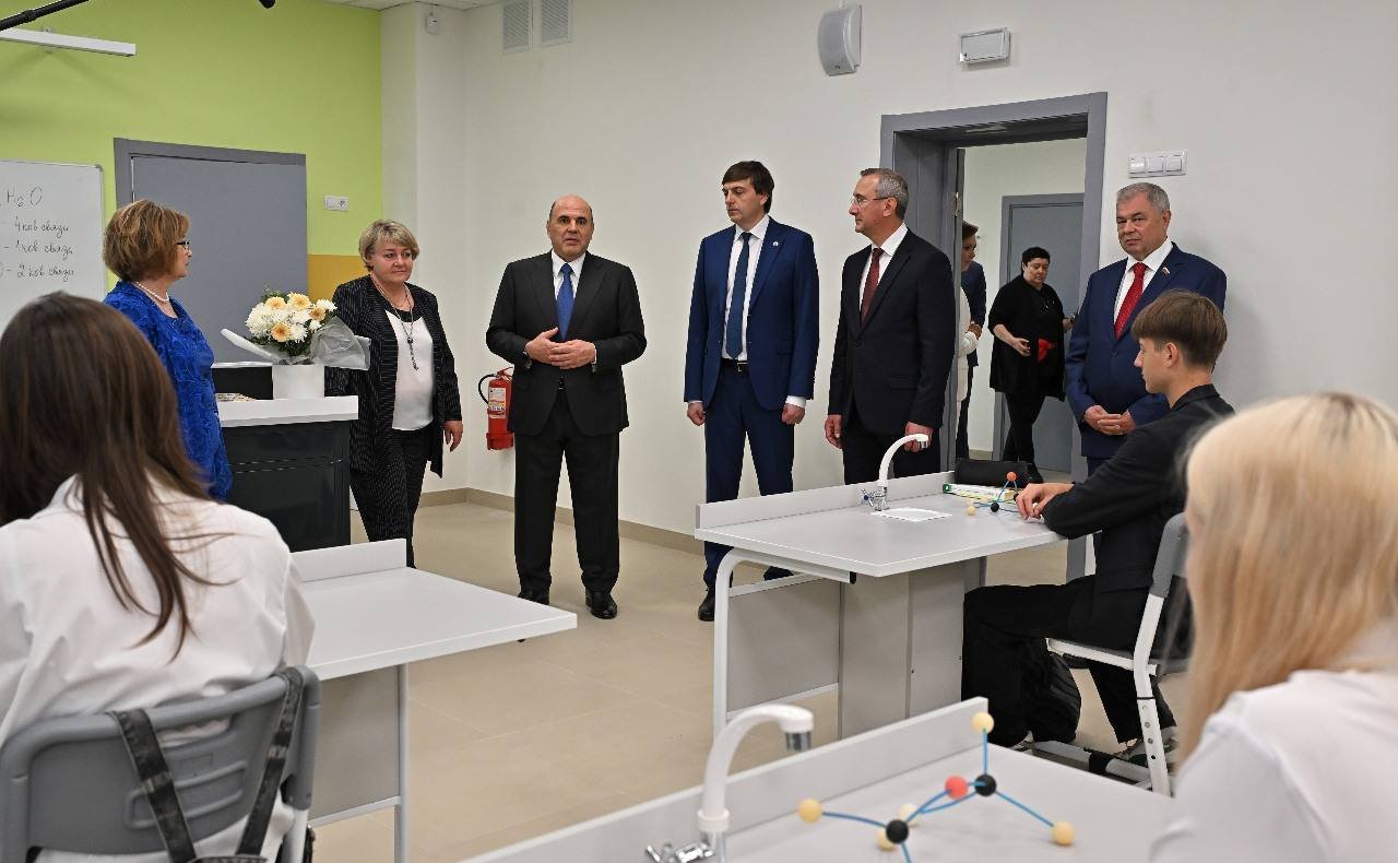 В селе Лопатино Тарусского района состоялось открытие новой средней общеобразовательной школы