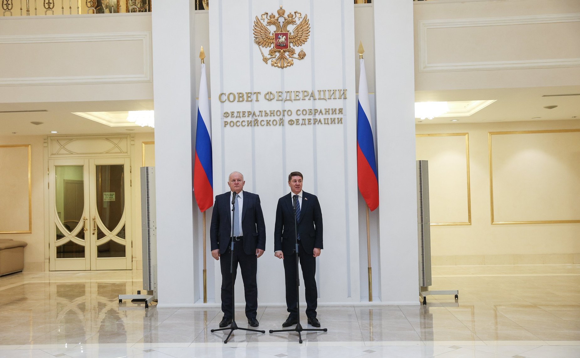 Андрей Шевченко открыл в Совете Федерации фотовыставку «Донбасс за нами»