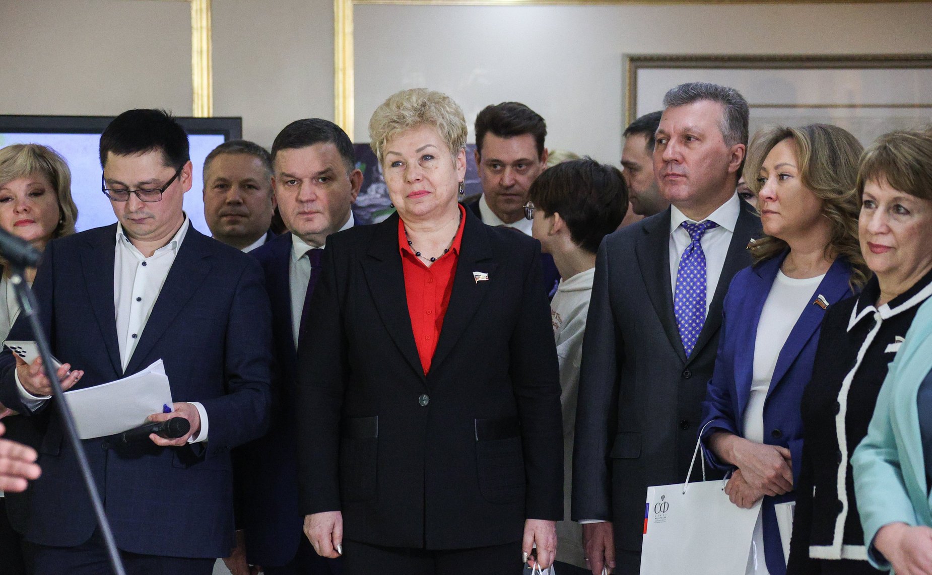 В Совете Федерации открылась выставка картин победителей конкурса детского рисунка, посвященного 80-летию прорыва блокады Ленинграда «Жизнь, деленная на граммы»