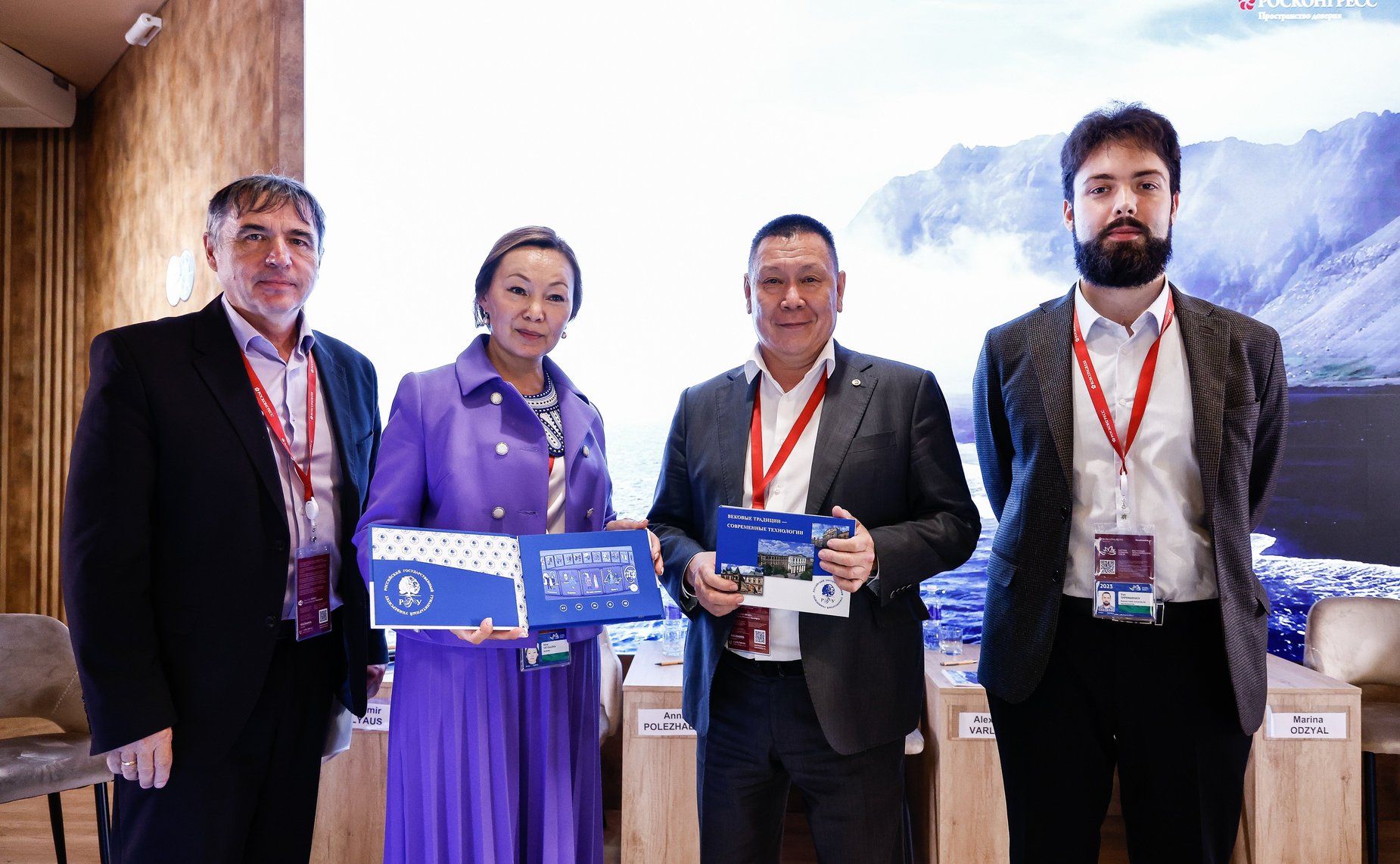 Сессия «Диалог культур коренных народов России и Китая». Сенаторы принимают участие в VIII Восточном экономическом форуме