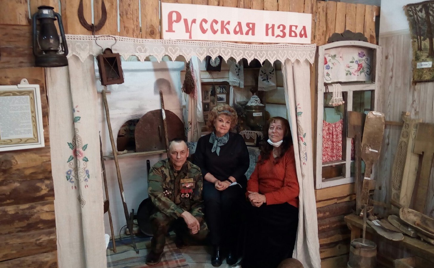 Нина Куликовских посетила Музей смоленской старины в средней школе № 3 поселка Верхнеднепровский Дорогобужского района