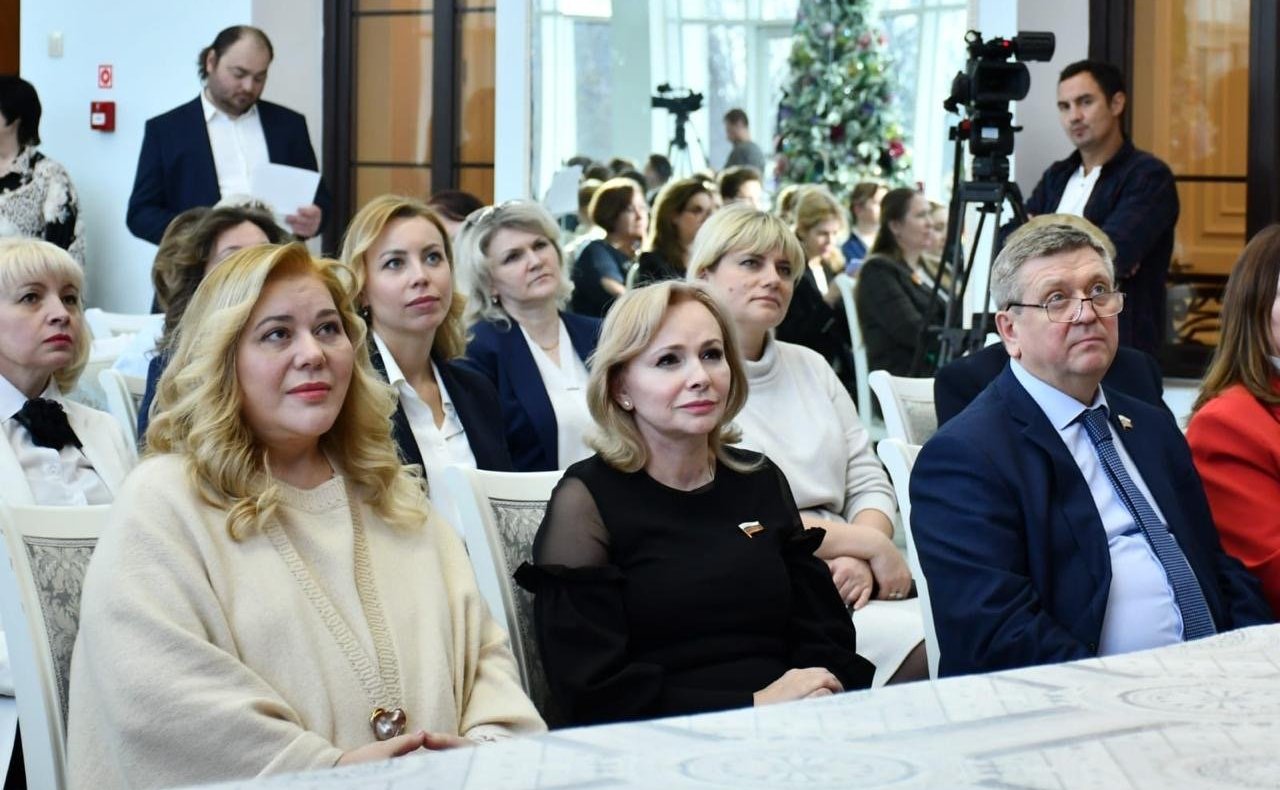Лилия Гумерова провела встречу с коллективом Классического пансиона МГУ имени Ломоносова