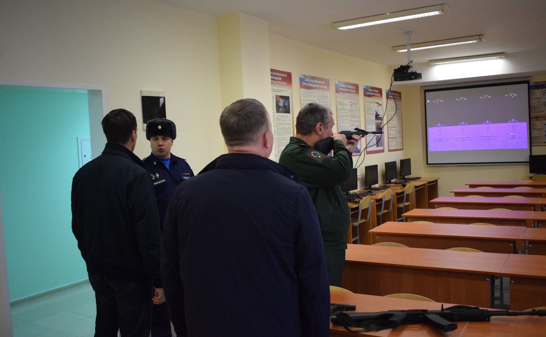 Эдуард Исаков посетил Военный учебный центр при Югорском государственном университете