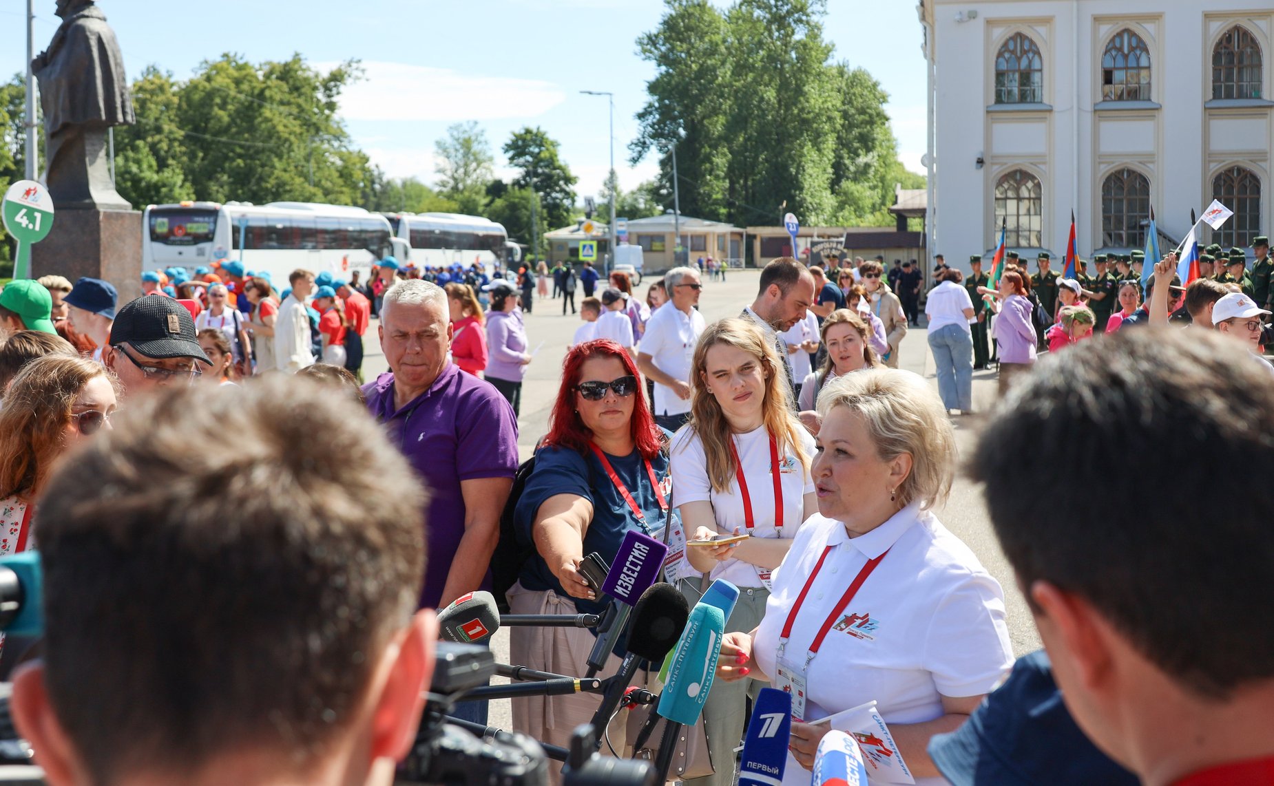 Участники культурно-образовательного проекта «Поезд Памяти» посещают город Санкт-Петербург