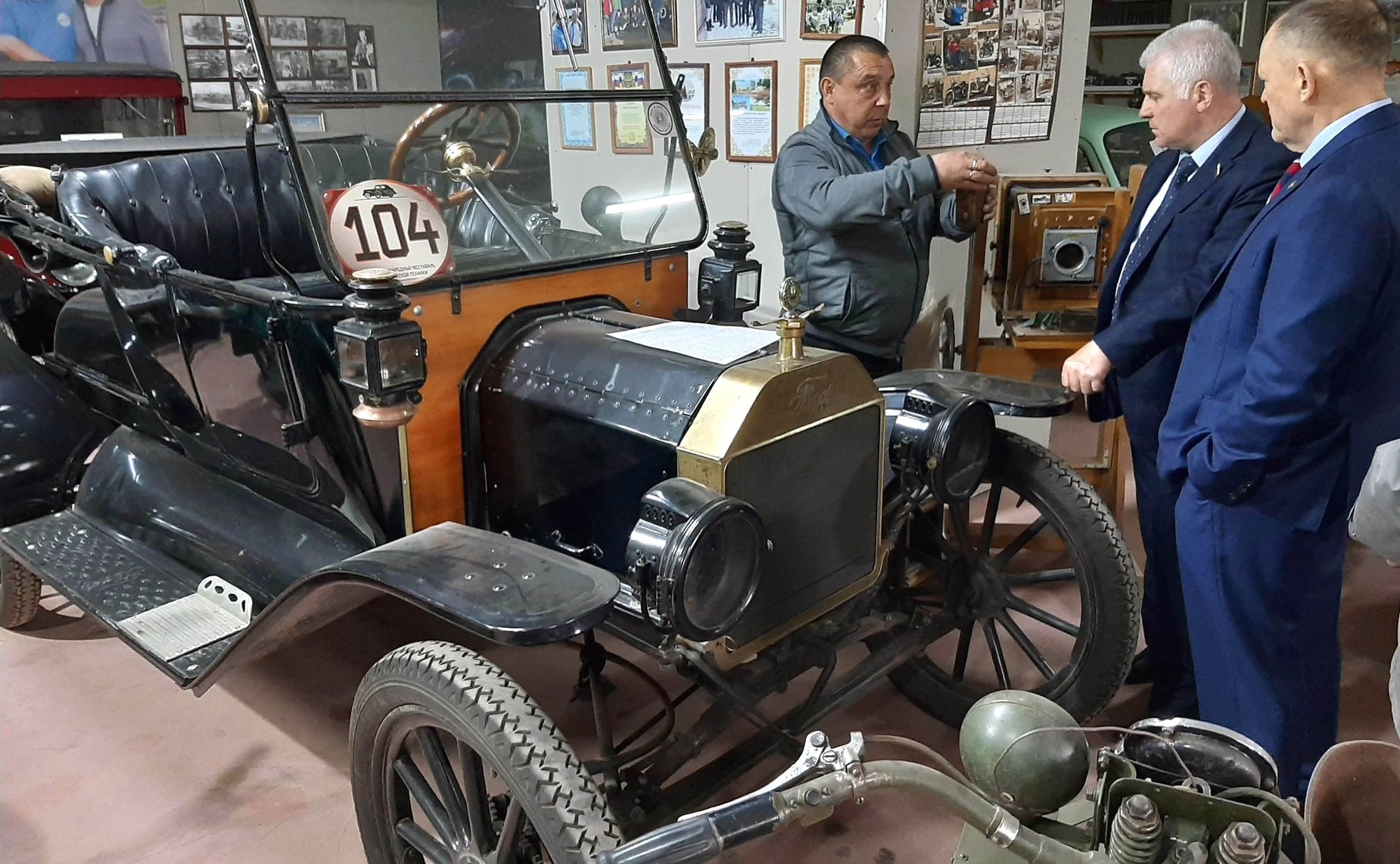 Сергей Мартынов в рамках рабочей поездки по республике посетил «Ретро-музей семьи Куклиных» в поселке Новый Торъял