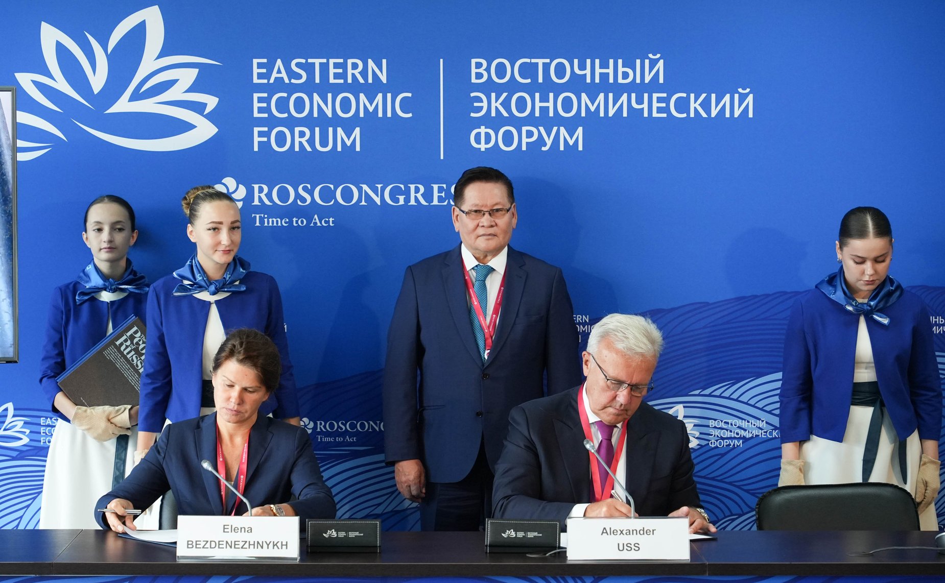 Сессия «Роль Сибири в развороте на Восток – как использовать дальневосточный опыт?». Сенаторы принимают участие в VIII Восточном экономическом форуме