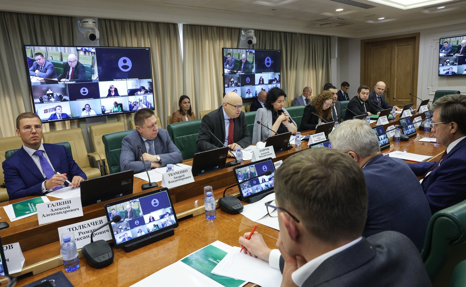 Круглый стол Комитета СФ по бюджету и финансовым рынкам на тему «Совершенствование законодательства, регулирующего закупочную деятельность в целях структурной перестройки экономики»