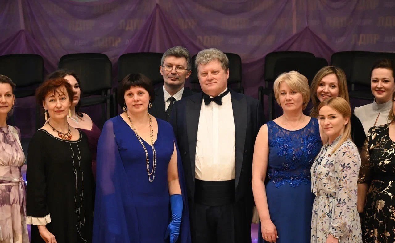 В Институте мировых цивилизаций прошел «Русский бал», в котором приняли участие сенаторы РФ Ирина Кожанова и Елена Афанасьева