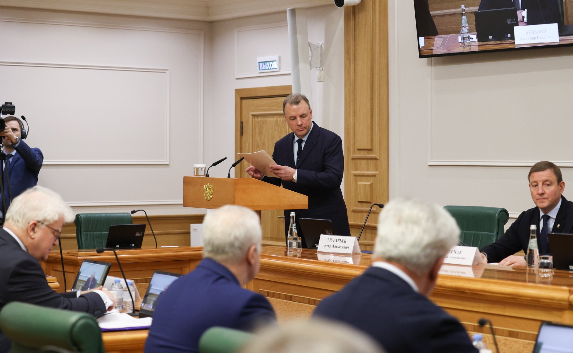 На заседании Комитета СФ по обороне и безопасности проведены консультации по предложенной Президентом РФ кандидатуре на должность Министра обороны