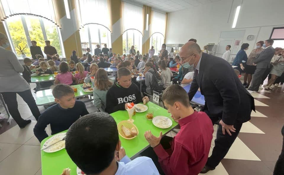 Олег Цепкин посетил школы Саткинского района Челябинской области