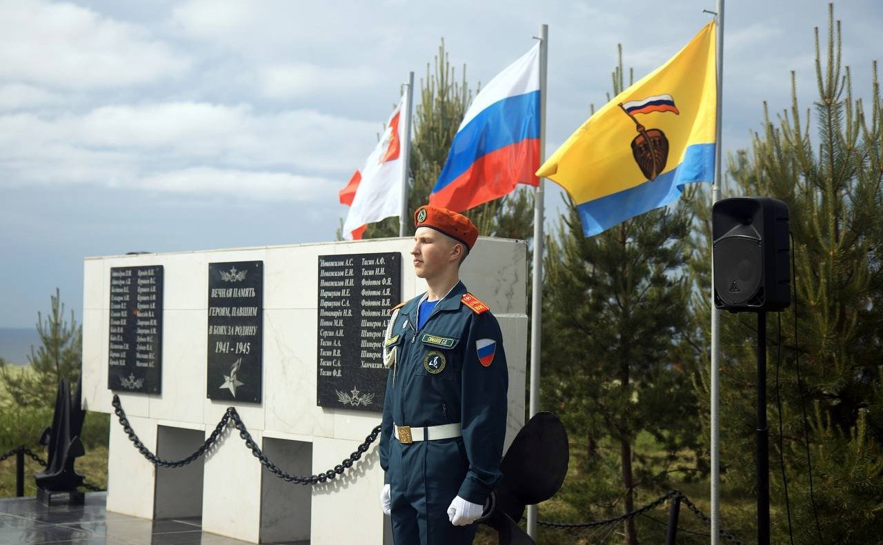 Герои России Юрий Воробьев и Александр Карелин встретились с российскими и белорусскими кадетами — участниками профориентационной школы «За безопасность!»