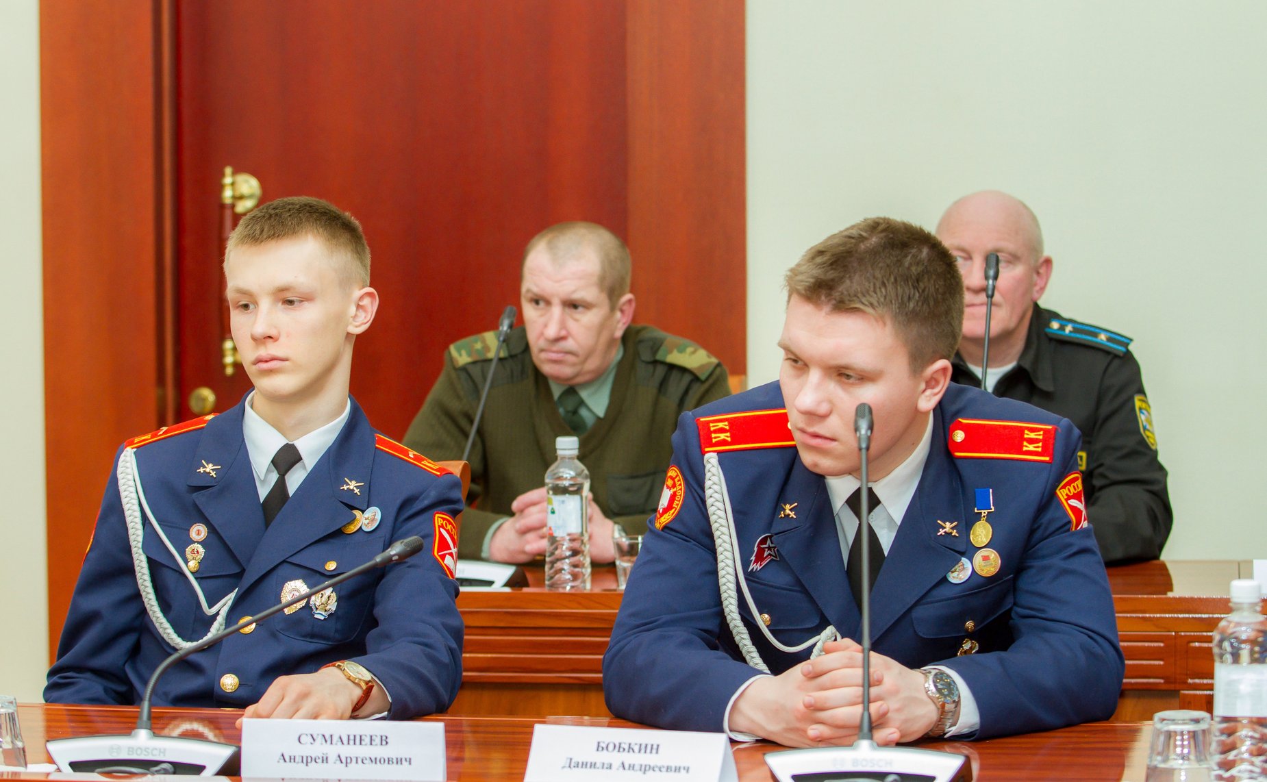 Ю. Воробьев и Н. Тихомиров обсудили с представителями молодежи Вологодской области вопросы патриотического воспитания