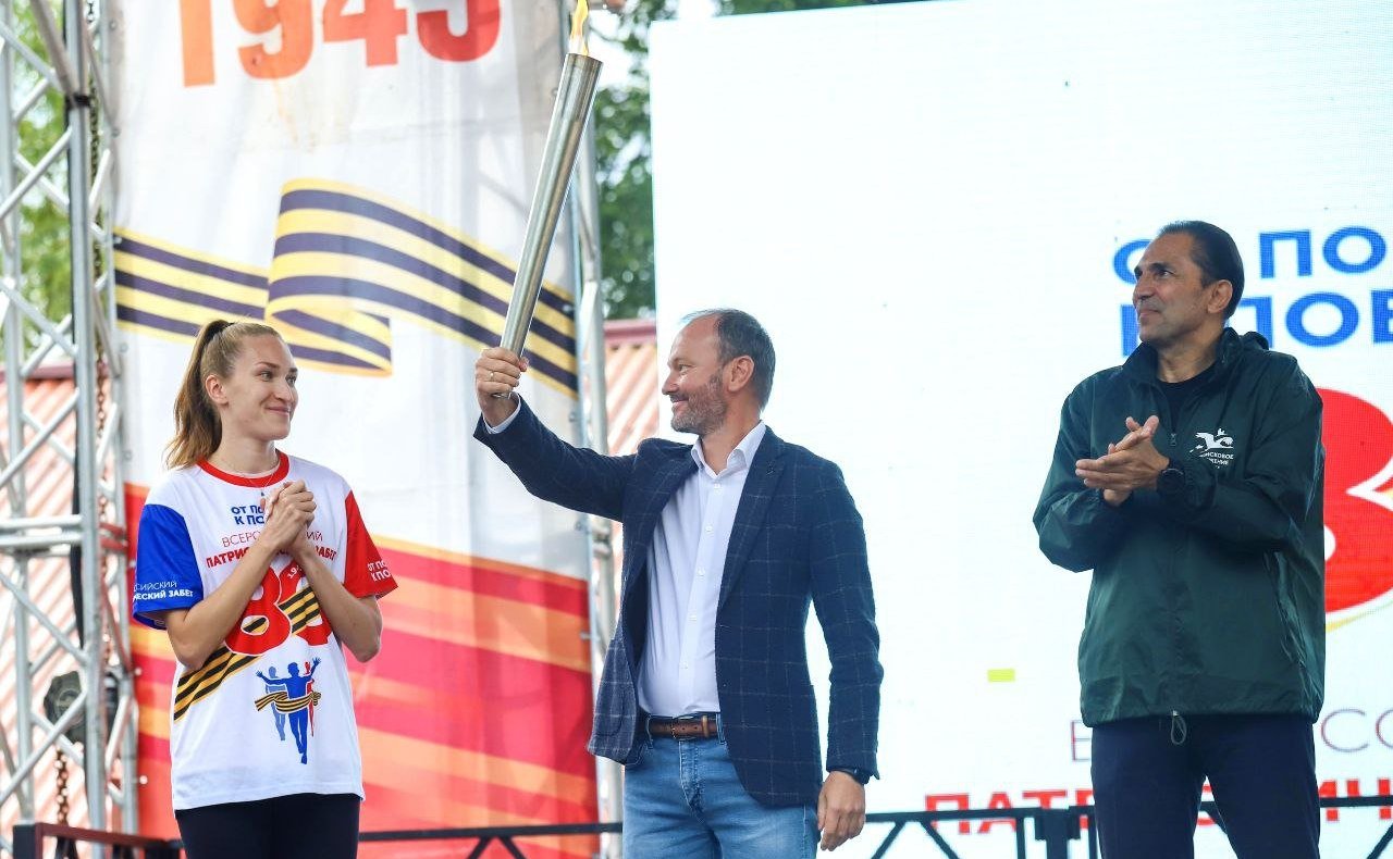 Андрей Хапочкин принял участие в церемонии старта финального этапа эстафеты «От Победы к Победе!»