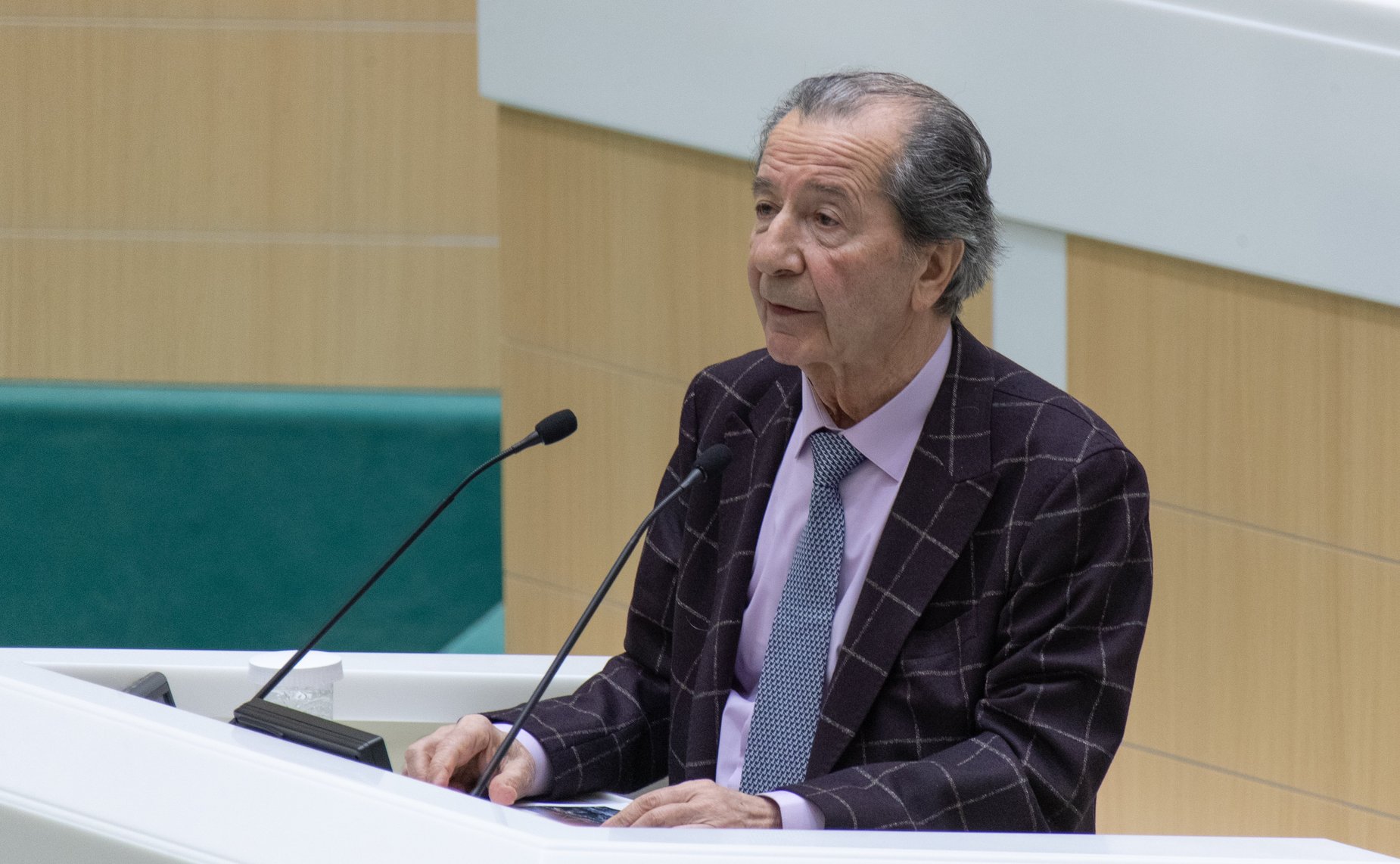 Валерий Петросян