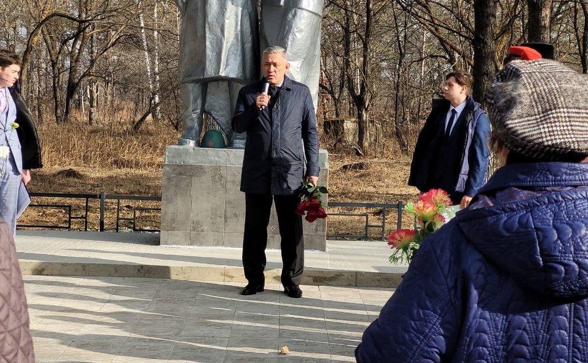 Юрий Валяев принял участие в торжественном открытии отреставрированного памятника воинам-землякам, погибшим в годы Великой Отечественной войны в селе Красивое Еврейской автономной области