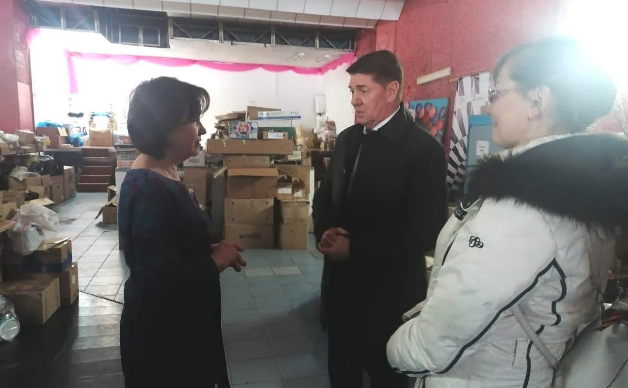 Андрей Шевченко посетил центр сбора гуманитарной помощи в Оренбурге