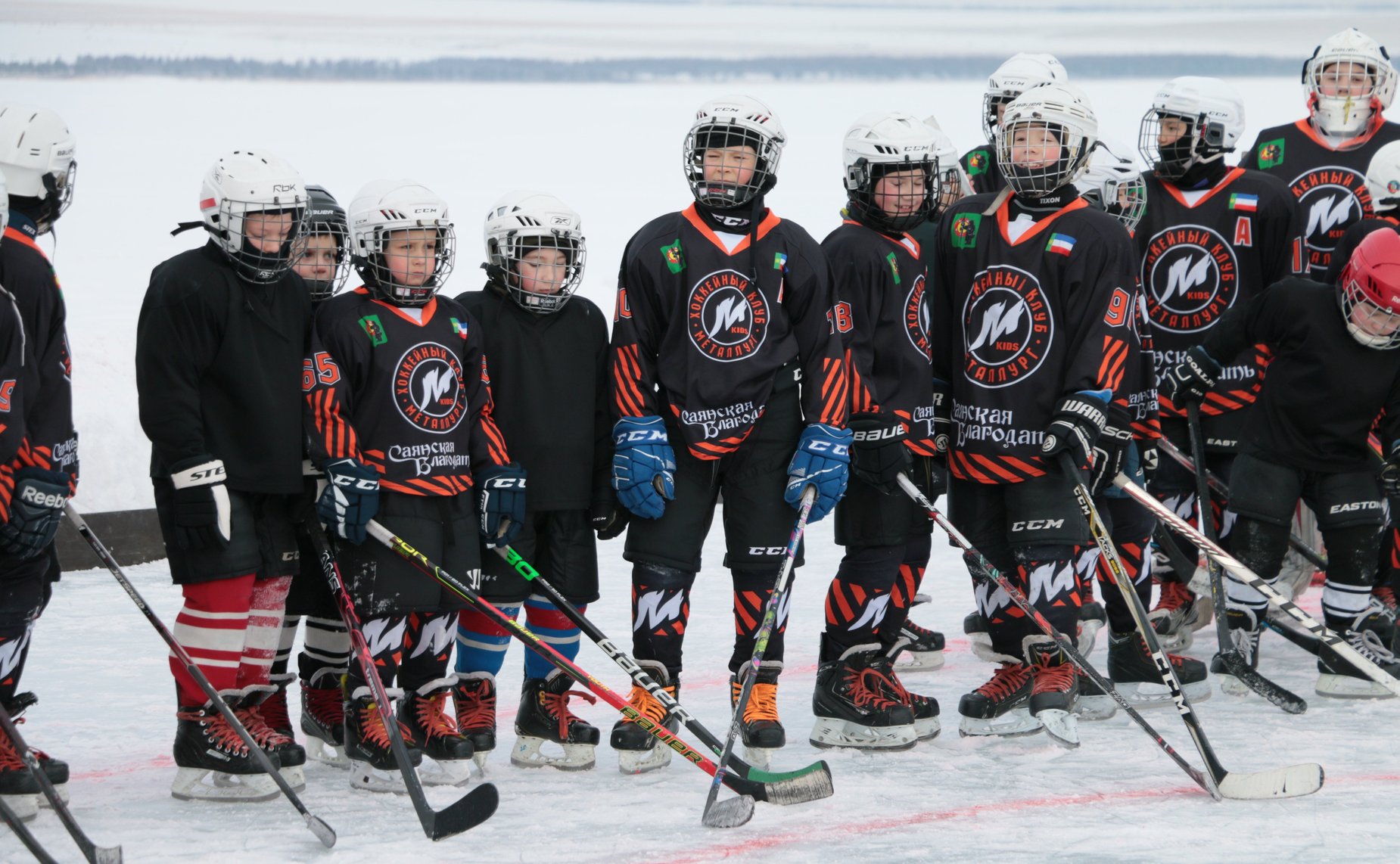 Открытие хоккейного турнира, который проводился на территории курорта «Озеро Шира»