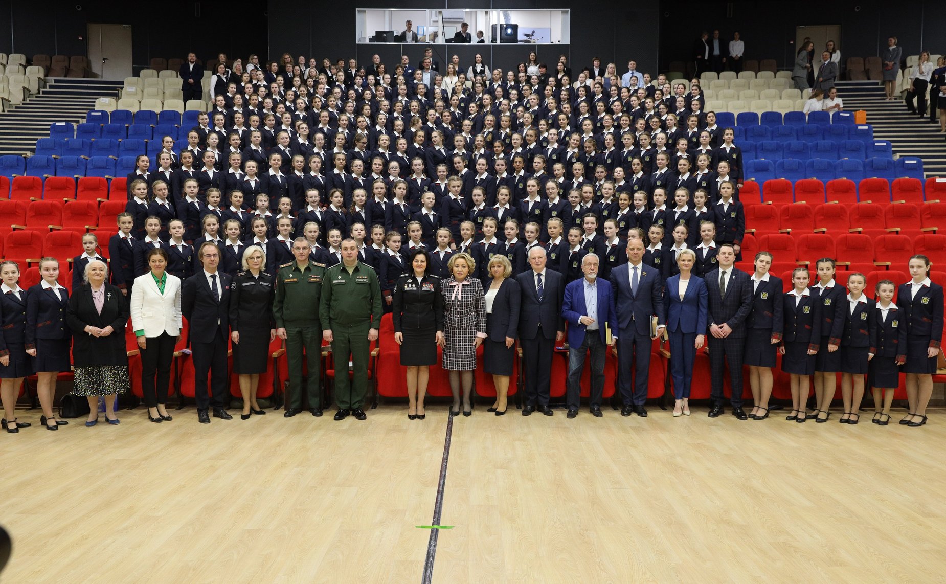 Валентина Матвиенко приняла участие в торжественных мероприятиях в Санкт-Петербургском Пансионе воспитанниц Министерства обороны РФ