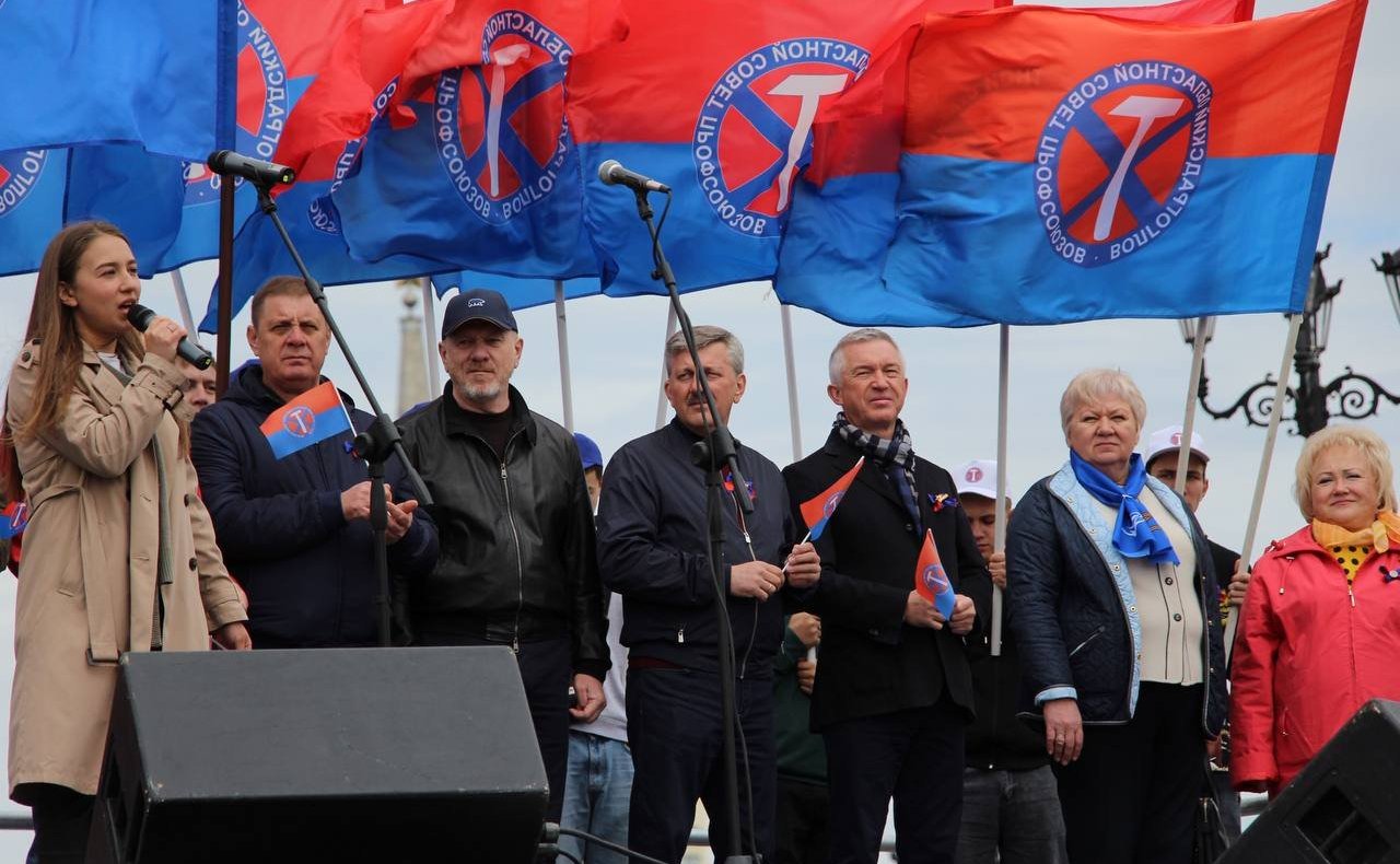 Николай Семисотов принял участие в первомайской демонстрации, которая состоялась в центре города-героя Волгограда