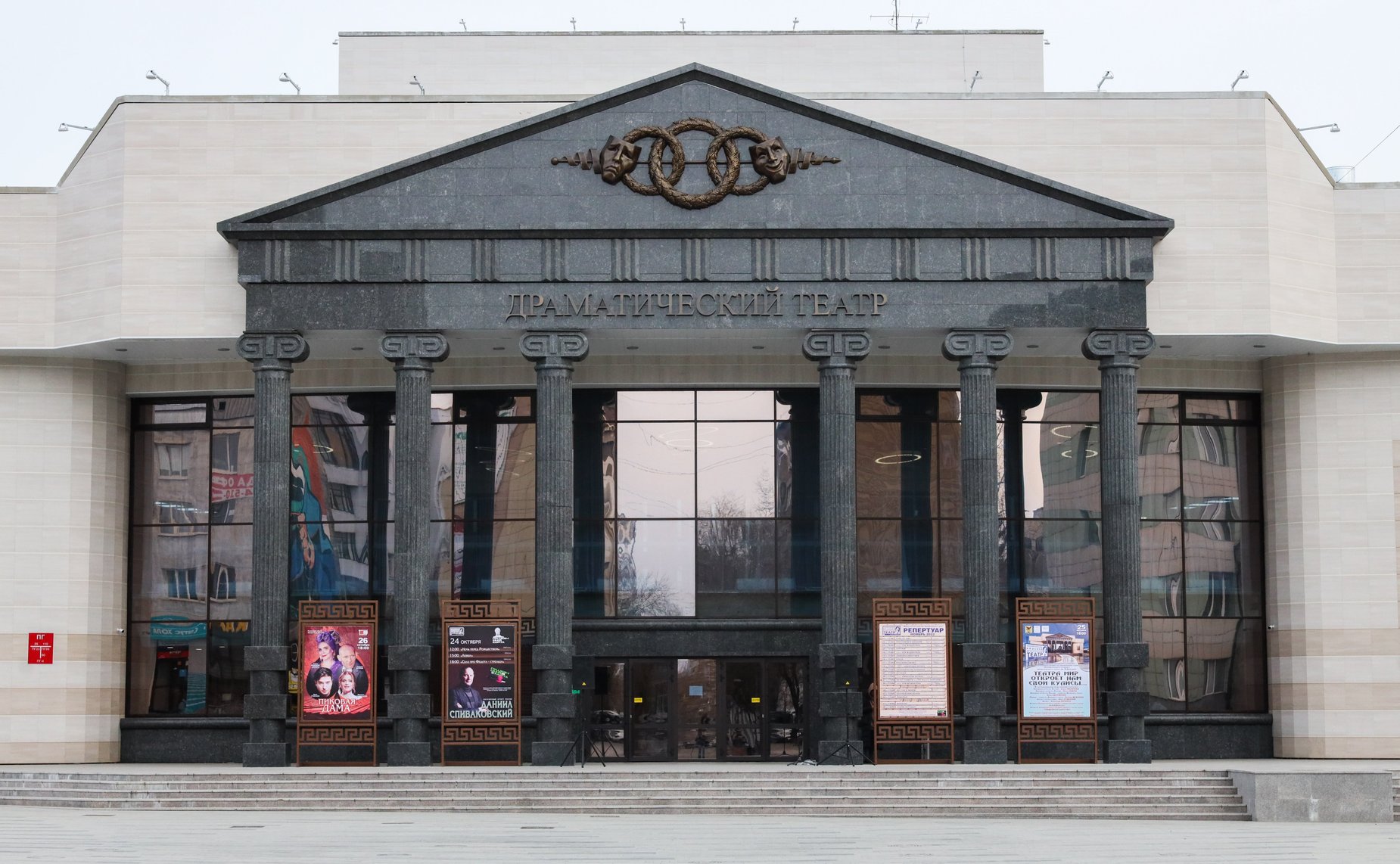 Баир Жамсуев поздравил работников культуры и жителей Забайкальского края с долгожданным открытием после реконструкции краевого драматического театра