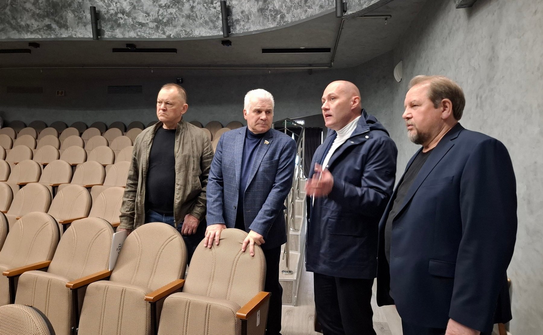 Сергей Мартынов встретился с руководством и артистами театра