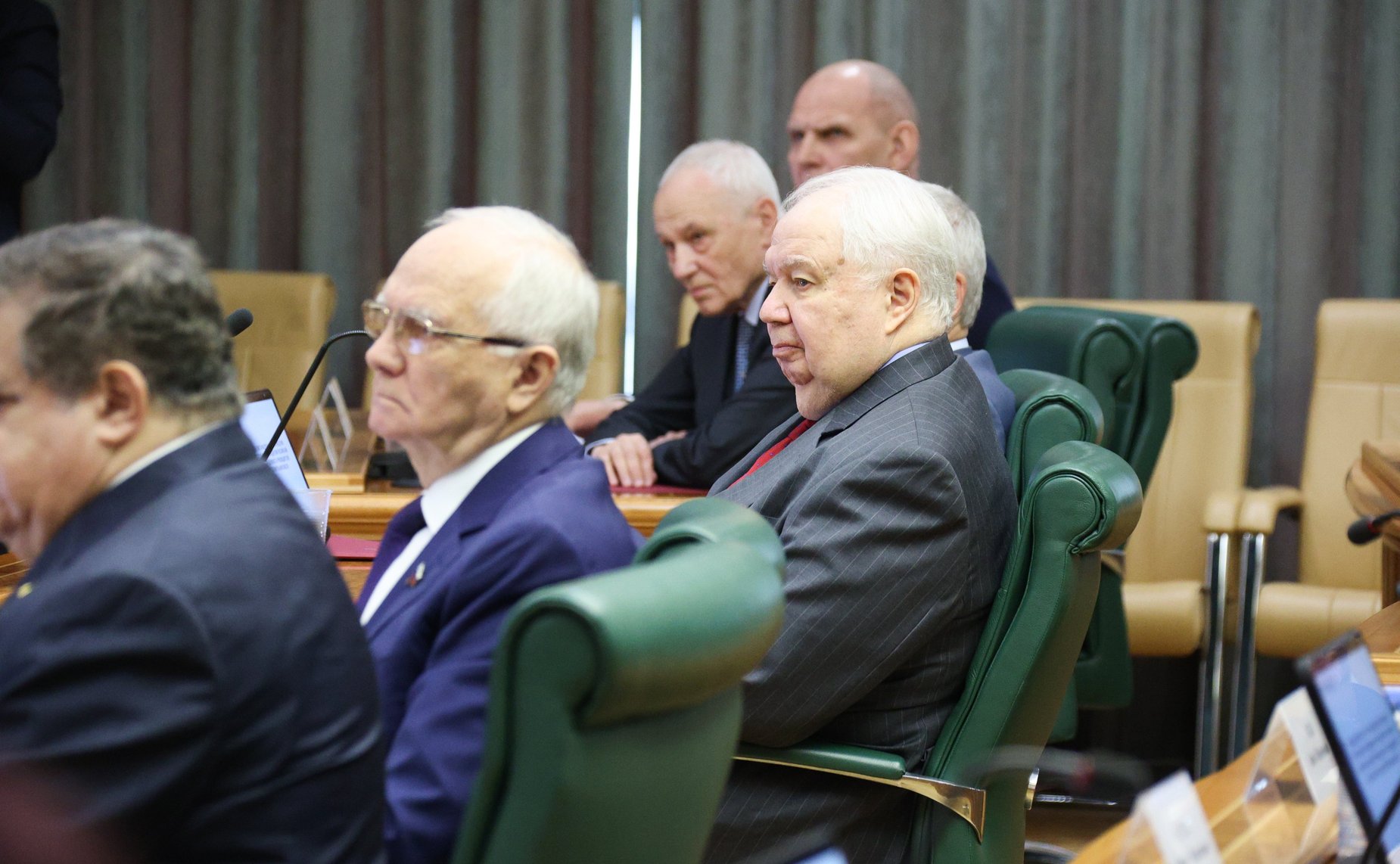 На заседании Комитета СФ по международным делам проведены консультации по предложенной Президентом РФ кандидатуре на должность Министра иностранных дел РФ