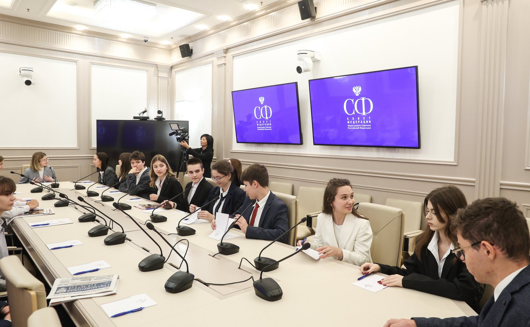 Встреча председателя Комитета по бюджету и финансовым рынкам Анатолия Артамонова с учащимися МБОУ Лицей №9 им. К.Э. Циолковского Калужской области