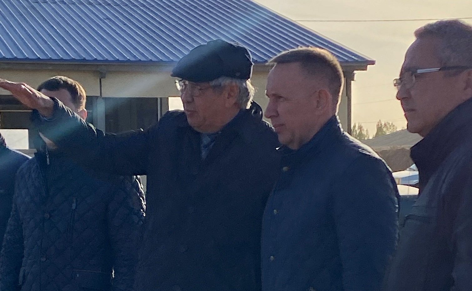 Олег Алексеев в рамках работы в регионе посетил Марксовский район и осмотрел передовое животноводческое хозяйство