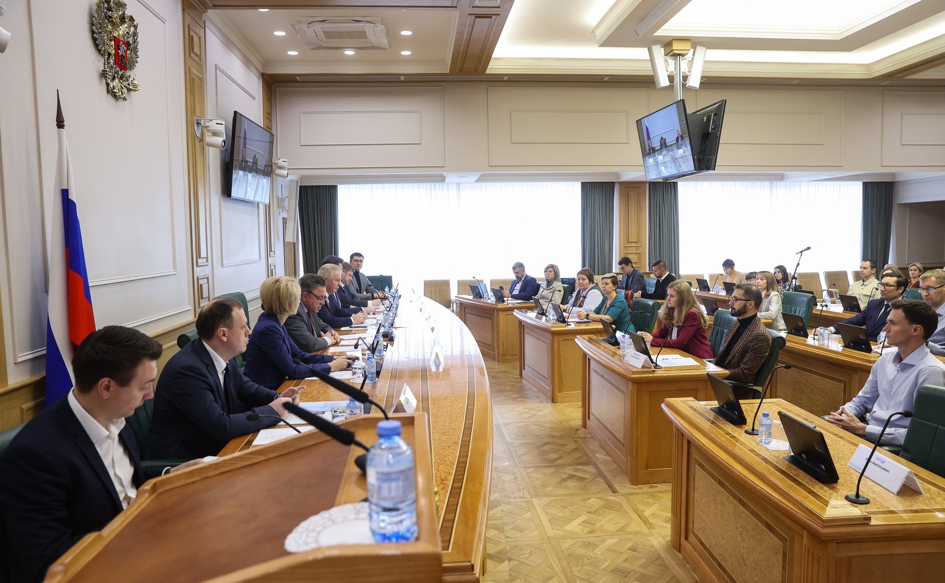 Круглый стол Комитета СФ по Регламенту и организации парламентской деятельности на тему «Цифровизация образования: вопросы нормативного регулирования и развития кадров»