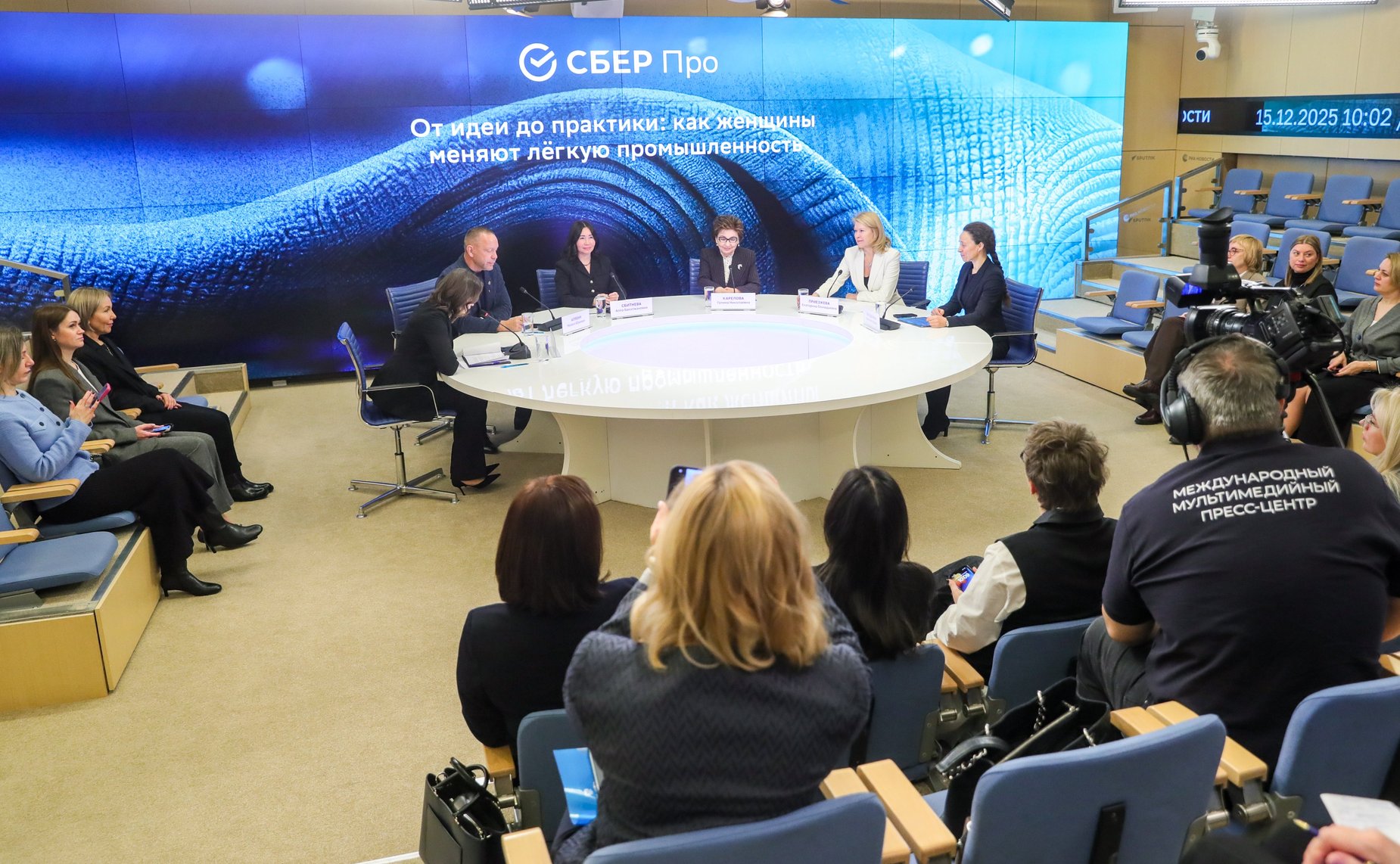 Галина Карелова приняла участие в круглом столе в онлайн-формате на тему «От идеи до практики: как женщины меняют легкую промышленность»