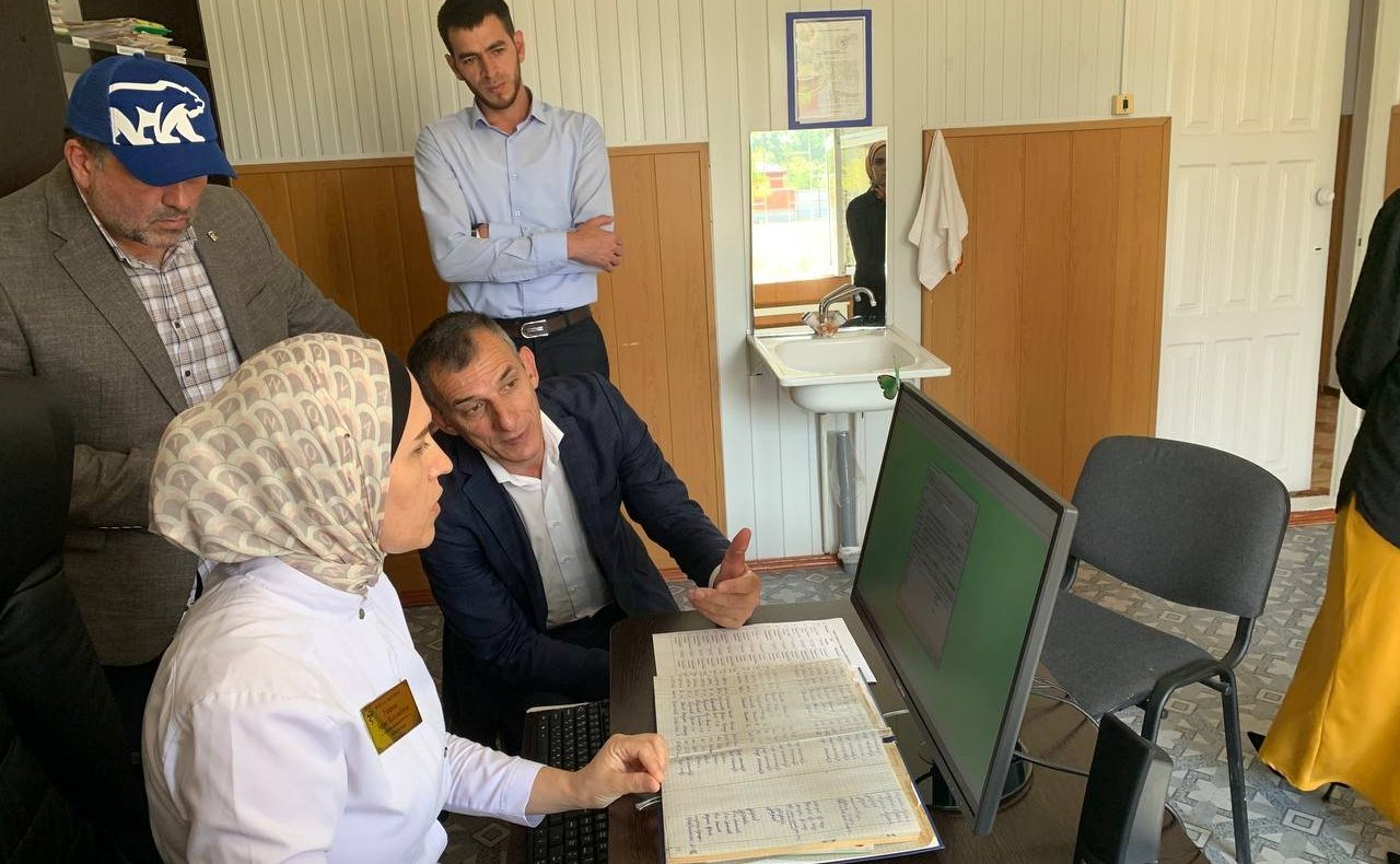Мухарбек Барахоев провел мониторинг оснащения компьютерами фельдшерско-акушерских пунктов в Республике Ингушетия