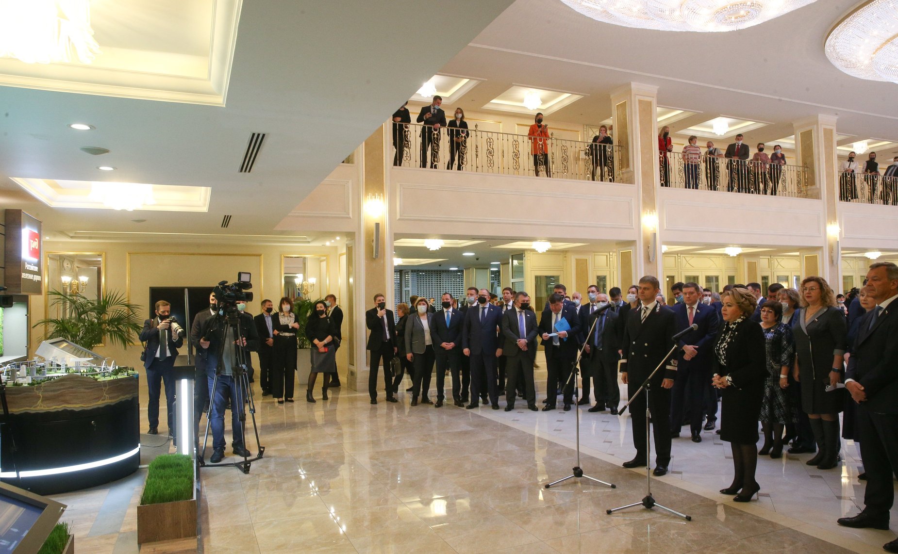 Валентина Матвиенко и генеральный директор – председатель правления ОАО «РЖД» Олег Белозеров приняли участие в церемонии открытия второго пути на участке Тыя – Северобайкальск Байкало-Амурской магистрали